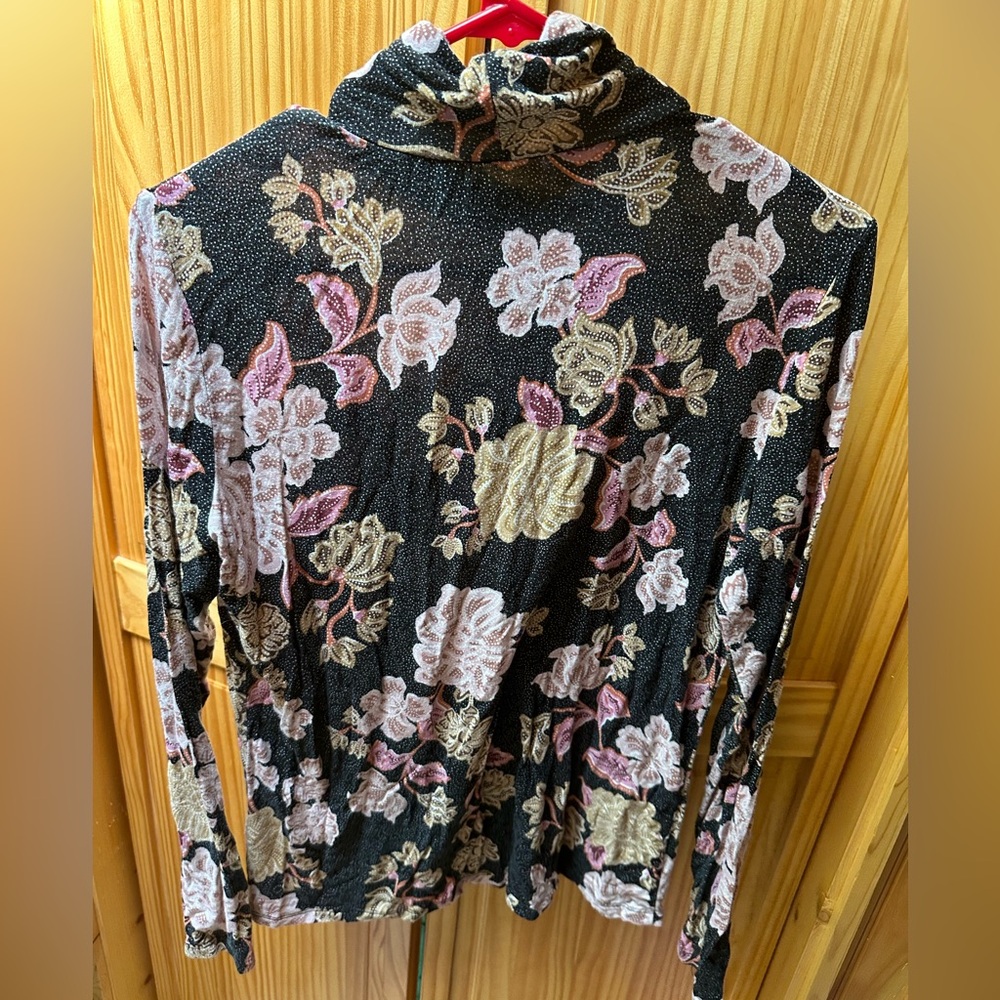 Floral Print Turtleneck Blouse - Picture 3 of 3